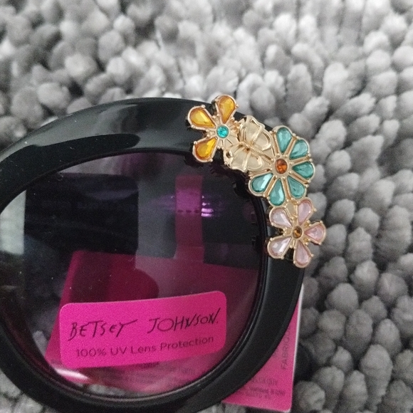 Betsey Johnson Black flower jeweled sunglasses - Picture 2 of 4